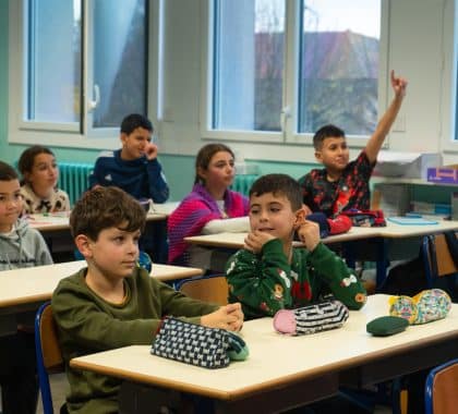 « Chaque enfant à l'école ! » Un guide, par et pour les collectivités